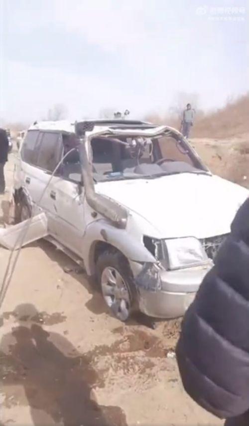 越野网红冲坡翻车,惊心动魄的瞬间